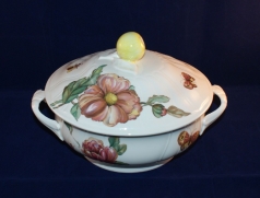 Bouquet Serving Dish/Bowl with Lid and Handle as good as new